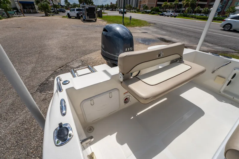 Slide: The Image of 2017 NauticStar 19XS boat with Yamaha 115 engine, featuring a beige bench seat. - 9