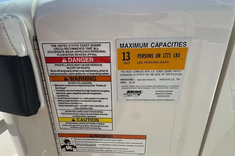 Slide: The Image of 2014 Sea Ray 240 Sundeck capacity label, warning and safety instructions. - 33