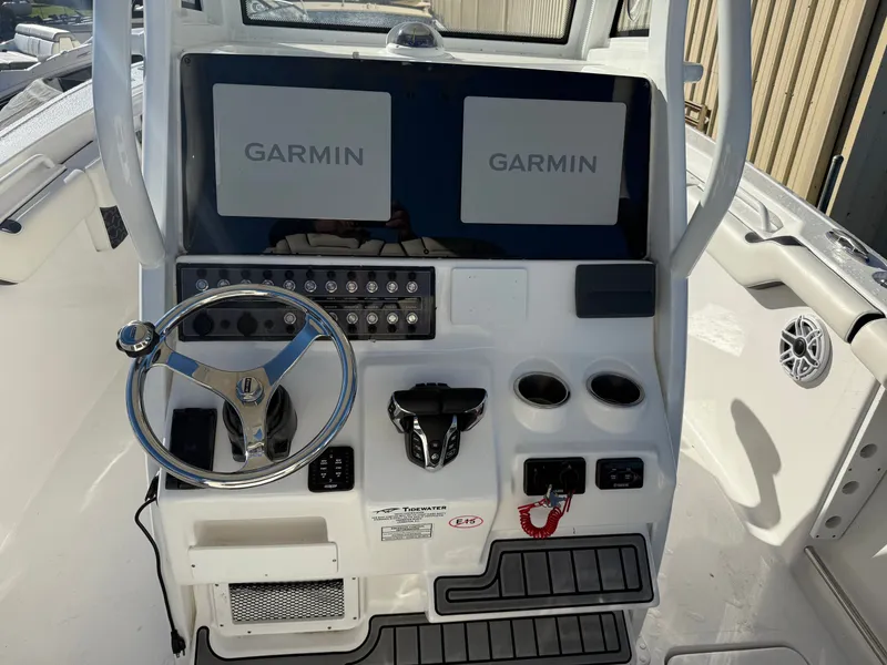 Slide: The Image of Tidewater 272 CC Adventure 2022 - 4