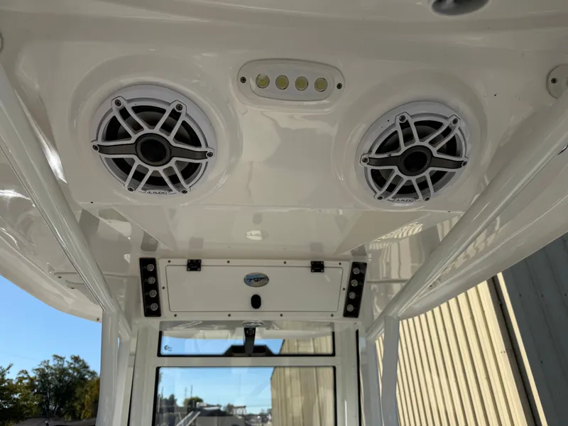 Slide: The Image of Tidewater 272 CC Adventure 2022 - 6