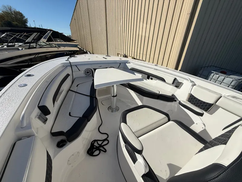 Slide: The Image of Tidewater 272 CC Adventure 2022 - 8