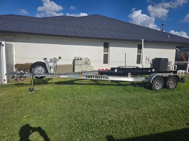 Slide: The Image of Trailer for 2019 Tahoe 2150 boat on grass, near a building. - 30