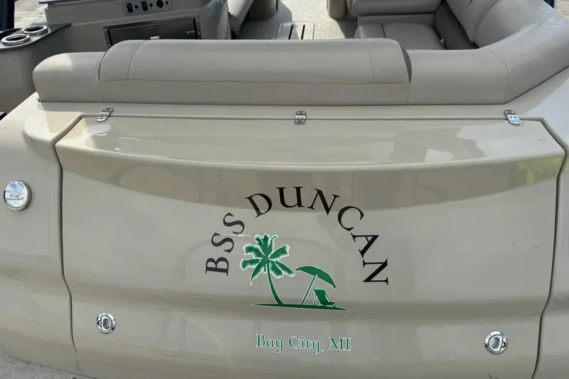Slide: The Image of 2017 Tahoe Pontoon Cascade Platinum 2785EL with "BSS Duncan" logo, Bay City, MI. - 3