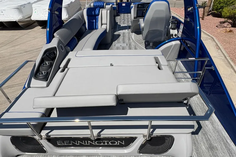 Slide: The Image of 2026 Bennington 27 RXSBAT2 pontoon boat with luxurious seating and modern design. - 4