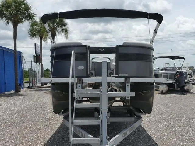 Slide: The Image of Crest Classic DLX 220 SLSC CPT 2022 - 2