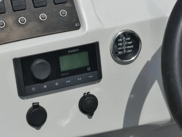 Slide: The Image of Crest Classic DLX 220 SLSC CPT 2022 - 23