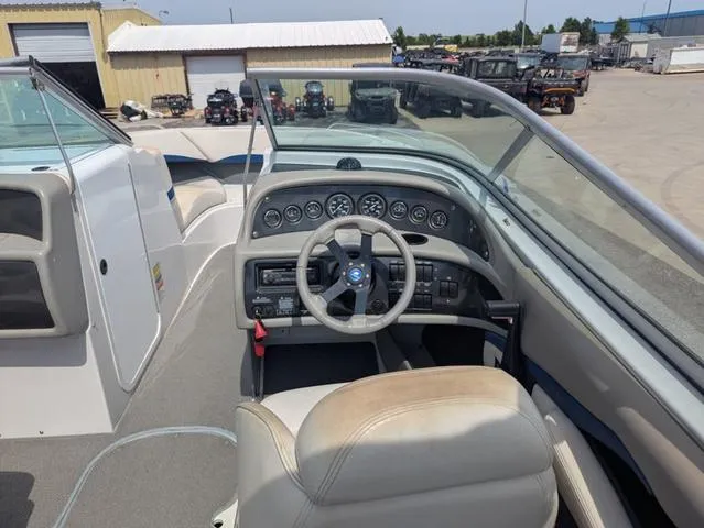 Slide: The Image of Four Winns Horizon 230 2000 - 10