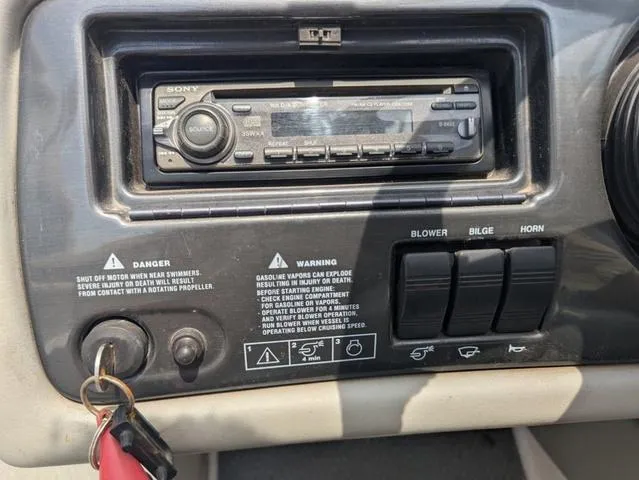 Slide: The Image of Four Winns Horizon 230 2000 - 12