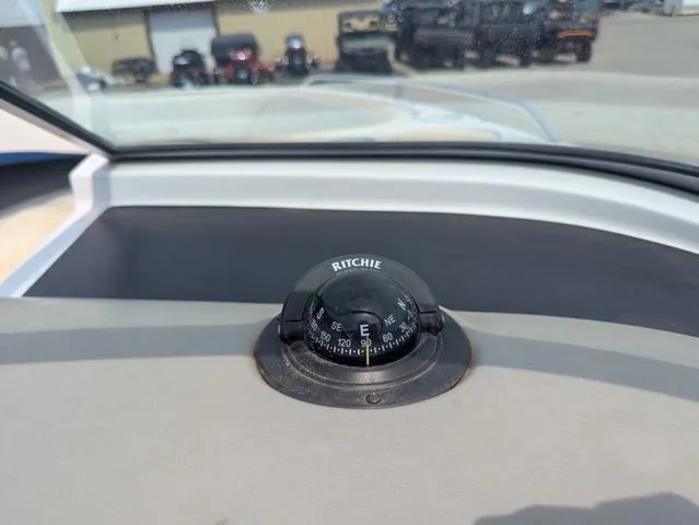 Slide: The Image of Four Winns Horizon 230 2000 - 17