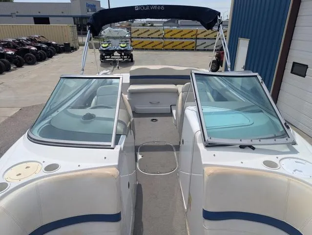 Slide: The Image of Four Winns Horizon 230 2000 - 20