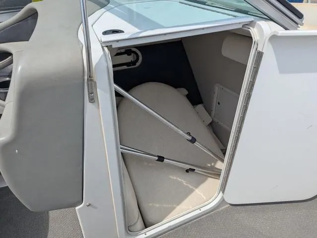 Slide: The Image of Four Winns Horizon 230 2000 - 22