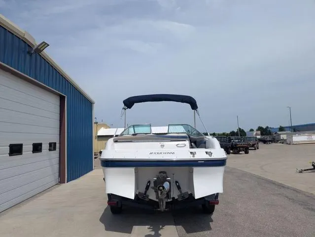 Slide: The Image of Four Winns Horizon 230 2000 - 4