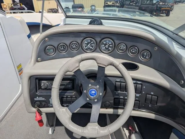 Slide: The Image of Four Winns Horizon 230 2000 - 8