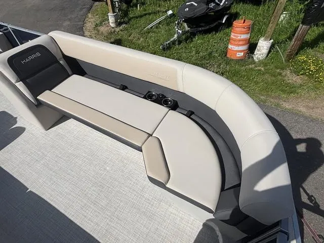 Slide: The Image of Harris Cruiser 250 SLDH 2026 - 11