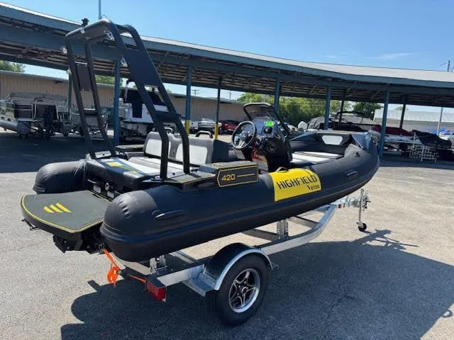 Slide: The Image of Highfield Velox 420 2025 - 2