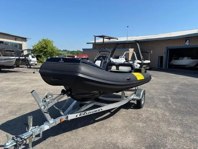 Slide: The Image of Highfield Velox 420 2025 - 6