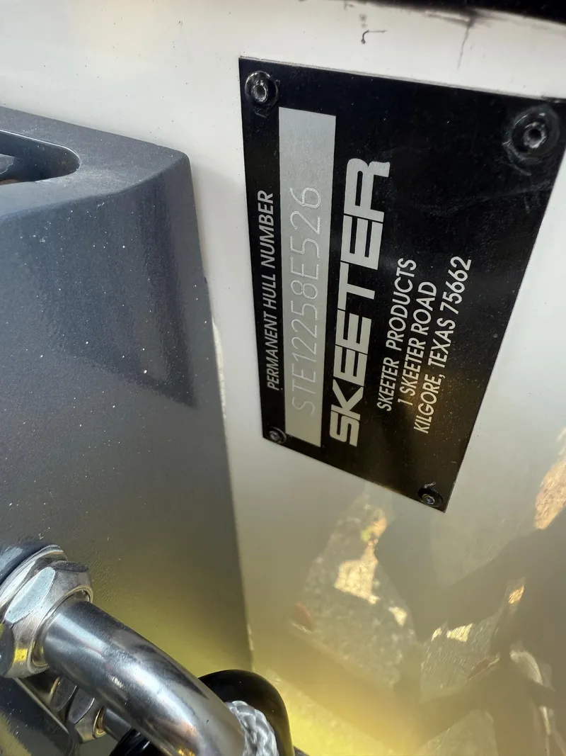 Slide: The Image of Skeeter ZXE20 2026 hull identification plate with serial number and manufacturer details. - 34