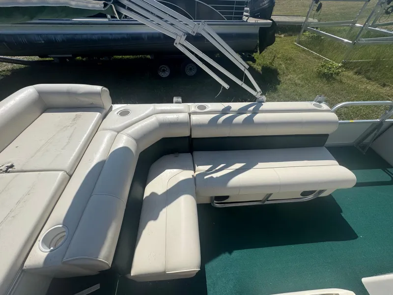 Slide: The Image of 2003 Odyssey MILLENIUM boat interior with white seating and green carpet. - 4