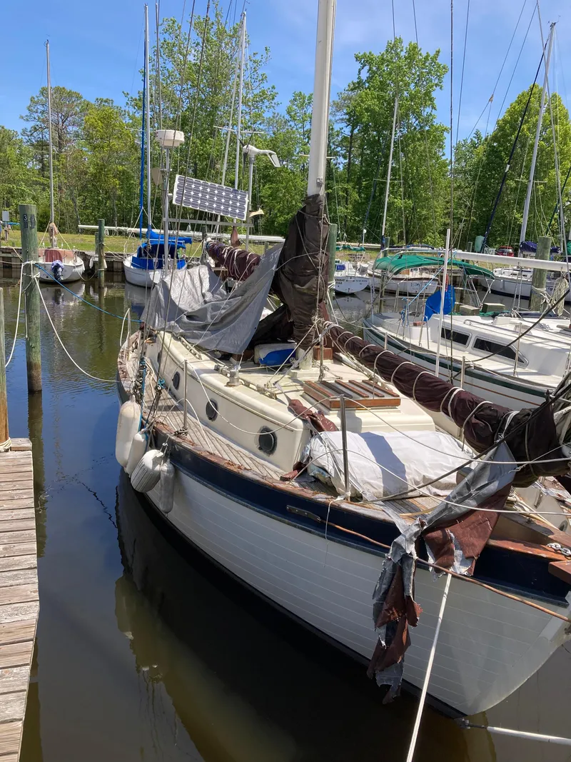 Slide: The Image of Pacific Seacraft 31 1978 - 1