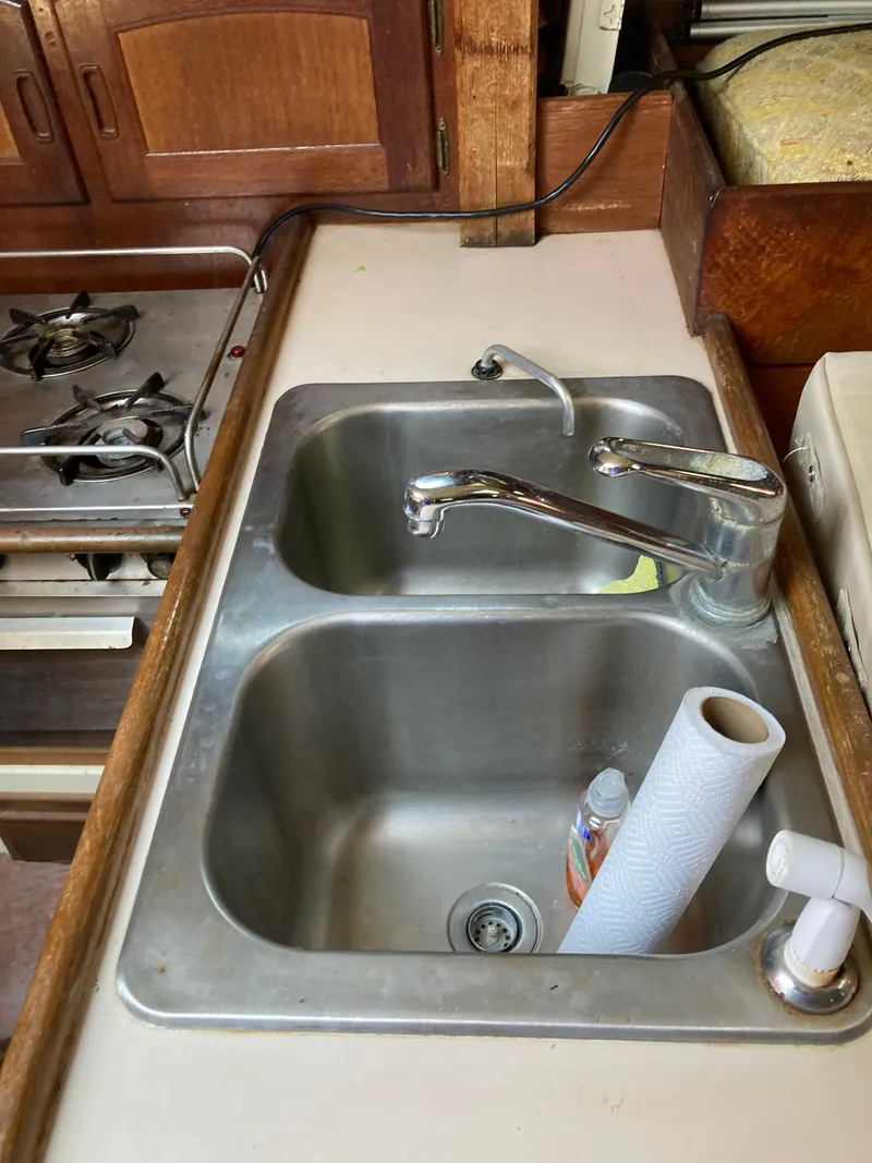 Slide: The Image of Pacific Seacraft 31 1978 - 11