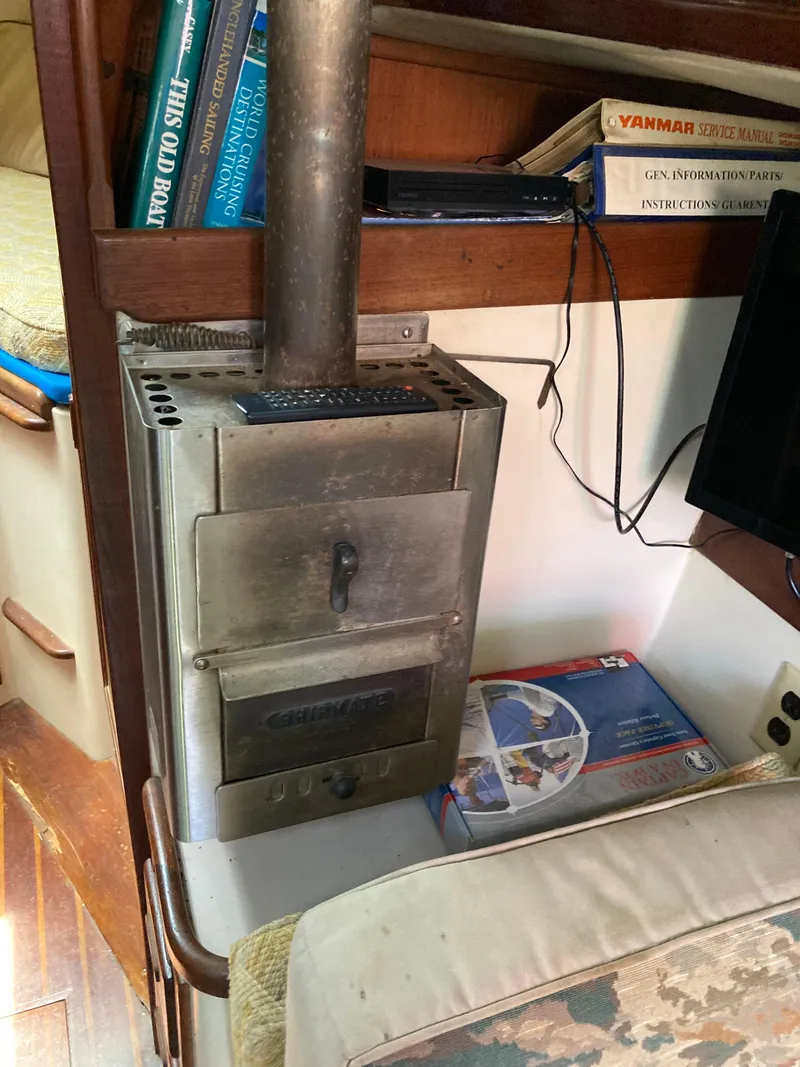 Slide: The Image of Pacific Seacraft 31 1978 - 22