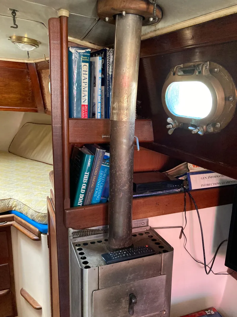 Slide: The Image of Pacific Seacraft 31 1978 - 24