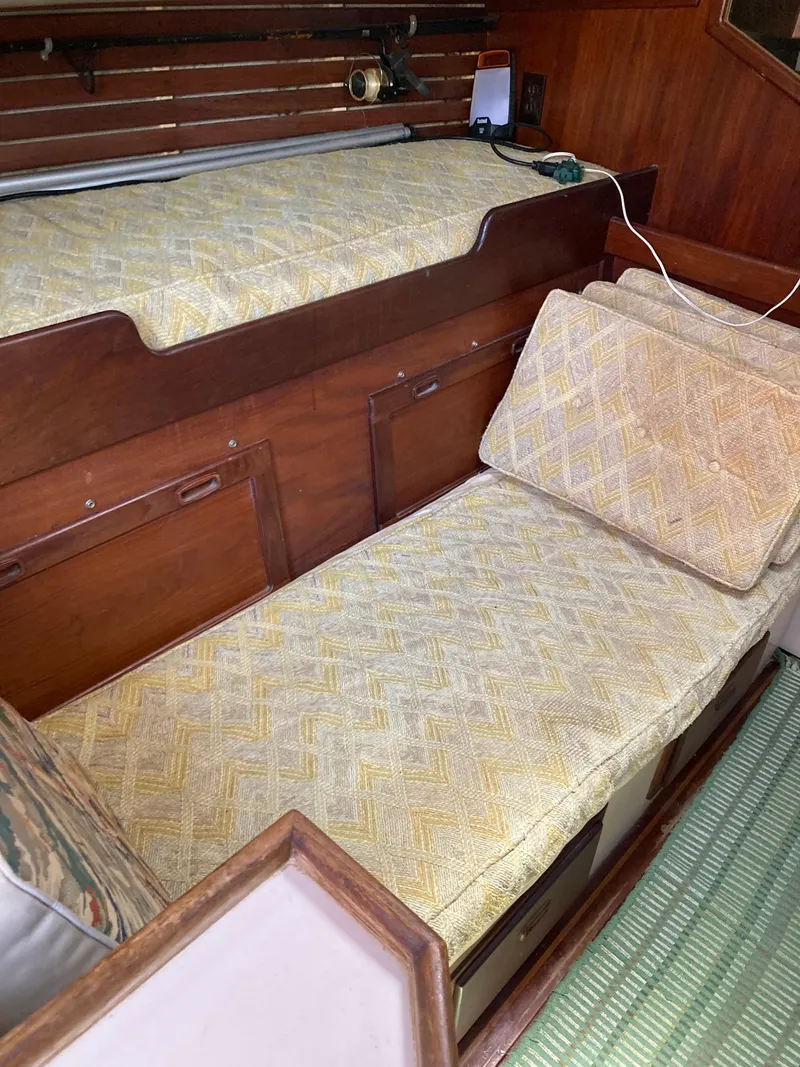 Slide: The Image of Pacific Seacraft Mariah 31 1978 - 13