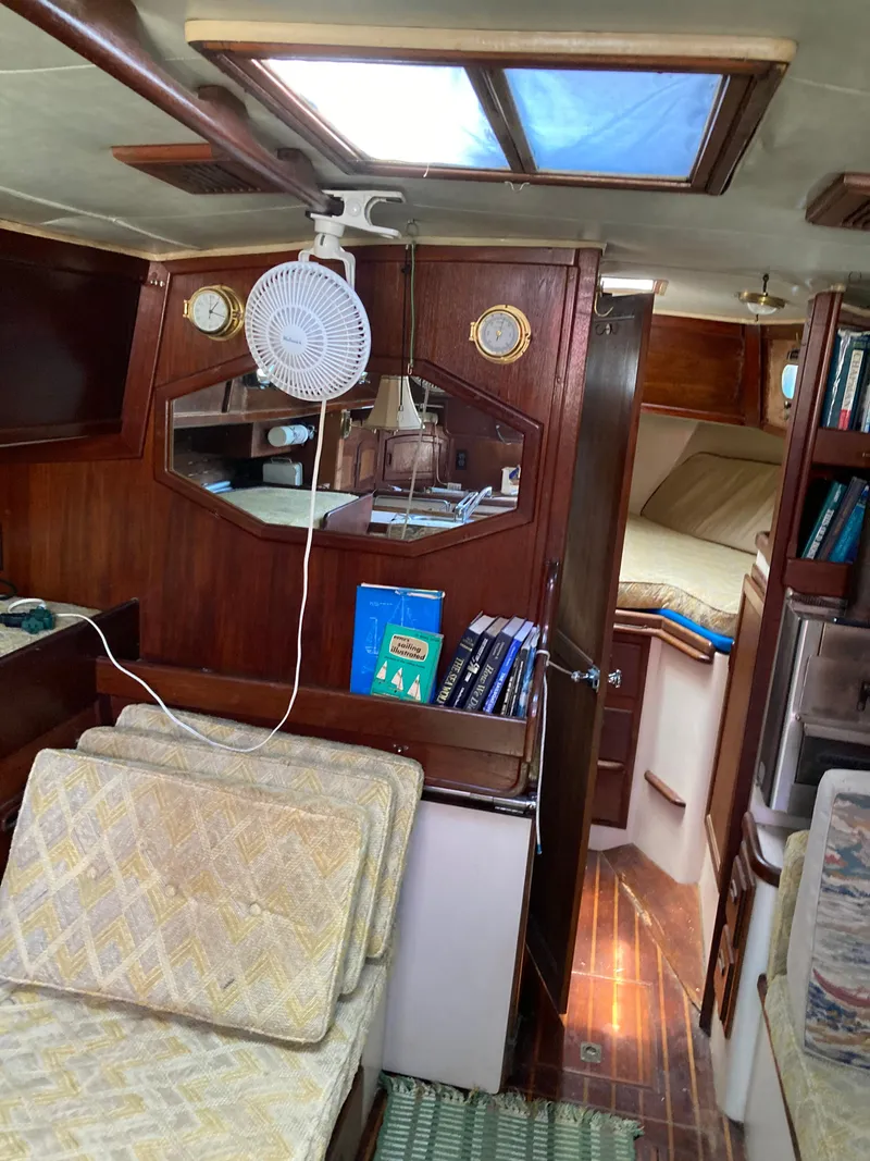 Slide: The Image of Pacific Seacraft Mariah 31 1978 - 14