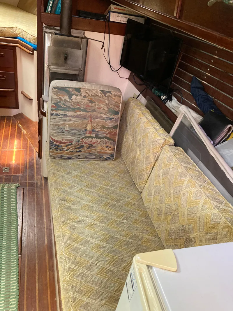 Slide: The Image of Pacific Seacraft Mariah 31 1978 - 15