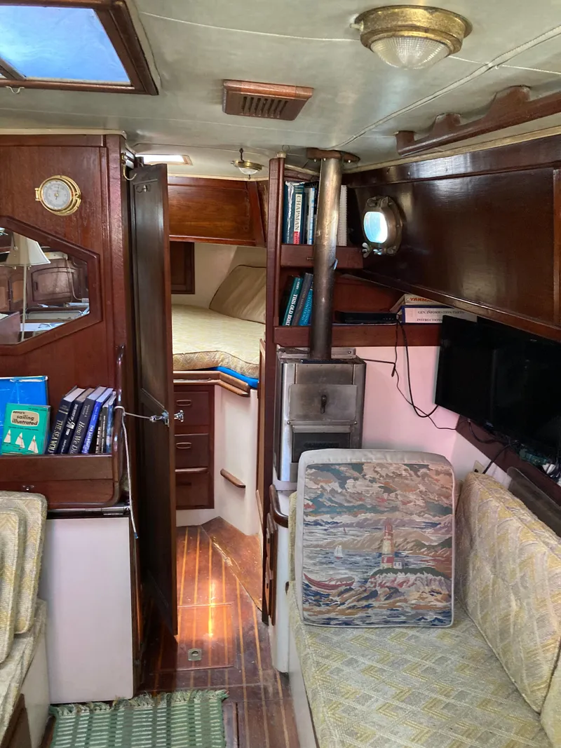 Slide: The Image of Pacific Seacraft Mariah 31 1978 - 16