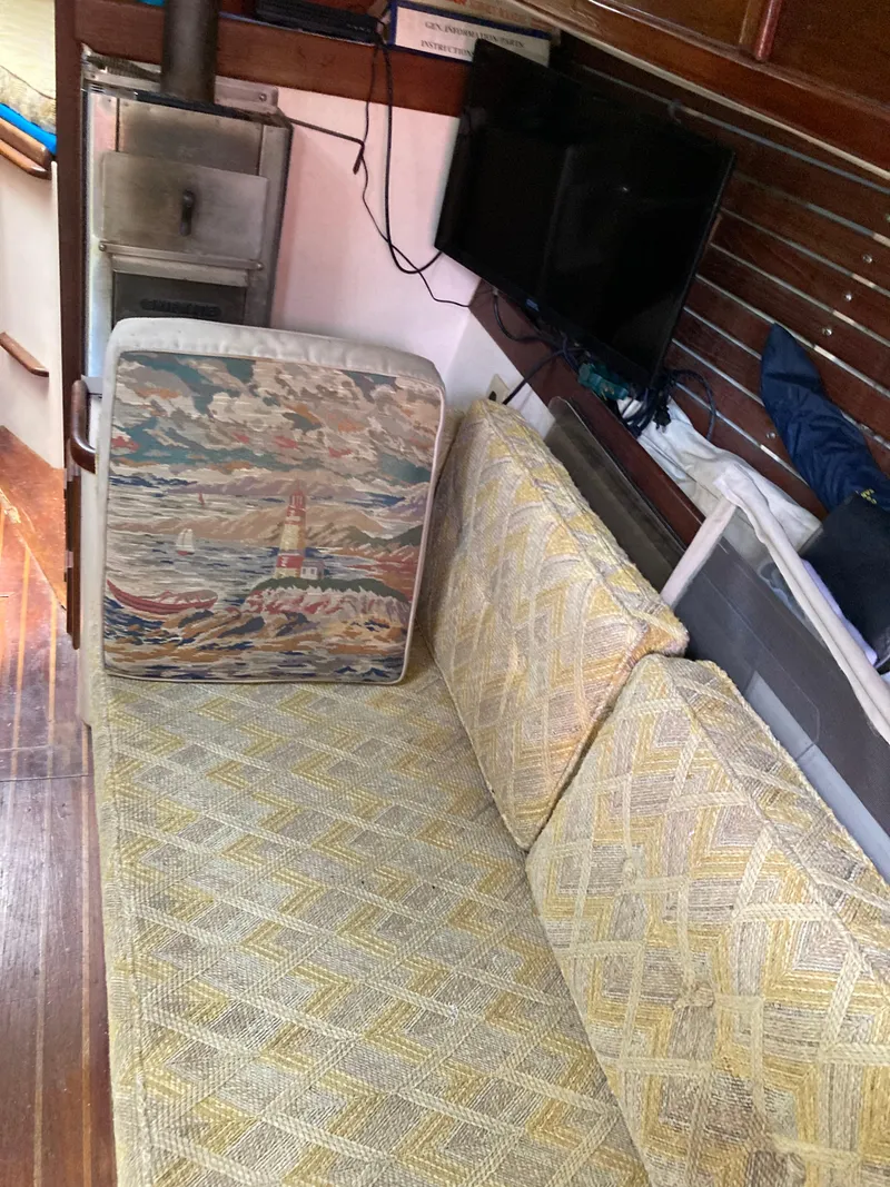 Slide: The Image of Pacific Seacraft Mariah 31 1978 - 17