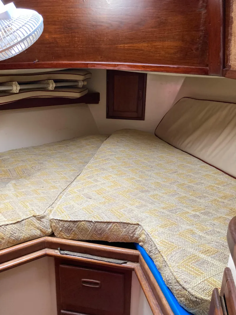 Slide: The Image of Pacific Seacraft Mariah 31 1978 - 21