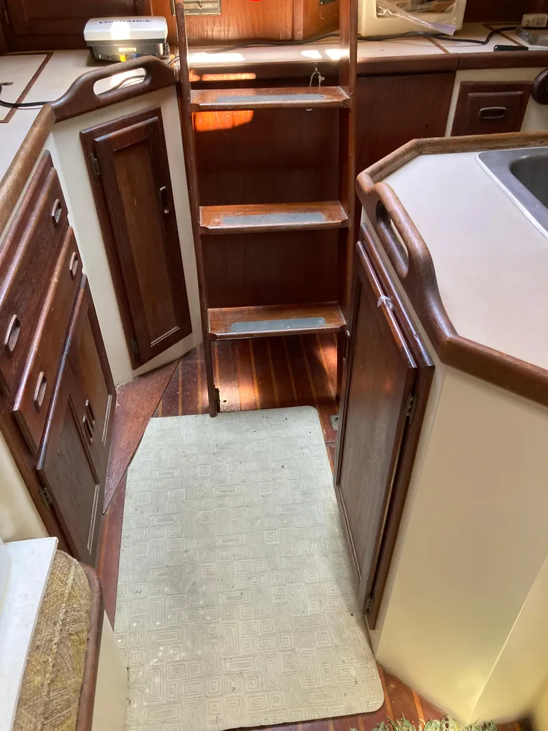 Slide: The Image of Pacific Seacraft Mariah 31 1978 - 25