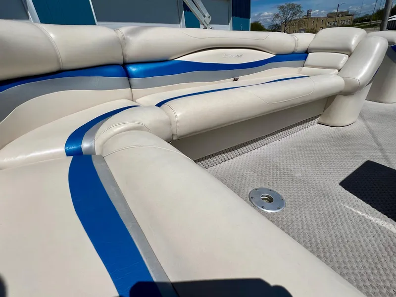 Slide: The Image of 2004 Bennington 2875RLX boat interior with white and blue cushioned seating. - 14