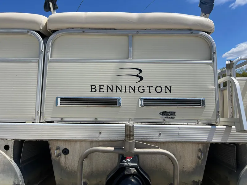 Slide: The Image of 2004 Bennington 2875RLX boat rear view with logo and seating. - 18