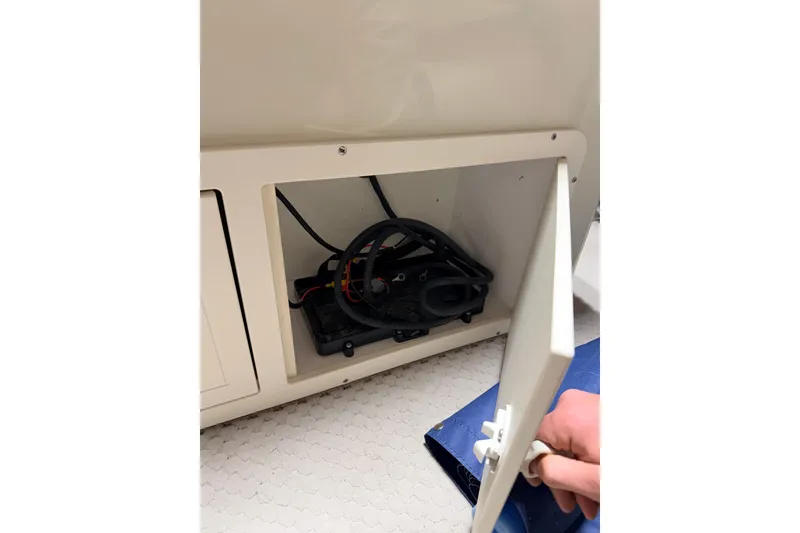 Slide: The Image of Open compartment on a 2004 Bennington 2875RLX boat showing cables and equipment. - 25