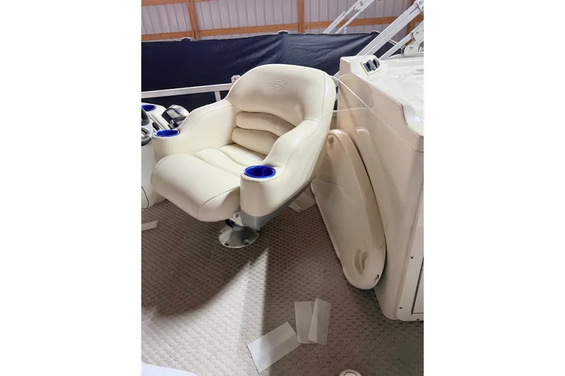 Slide: The Image of Luxurious captain's chair on 2004 Bennington 2875RLX boat, featuring cup holders and plush seating. - 42