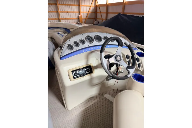 Slide: The Image of Steering console of a 2004 Bennington 2875RLX boat in storage. - 43
