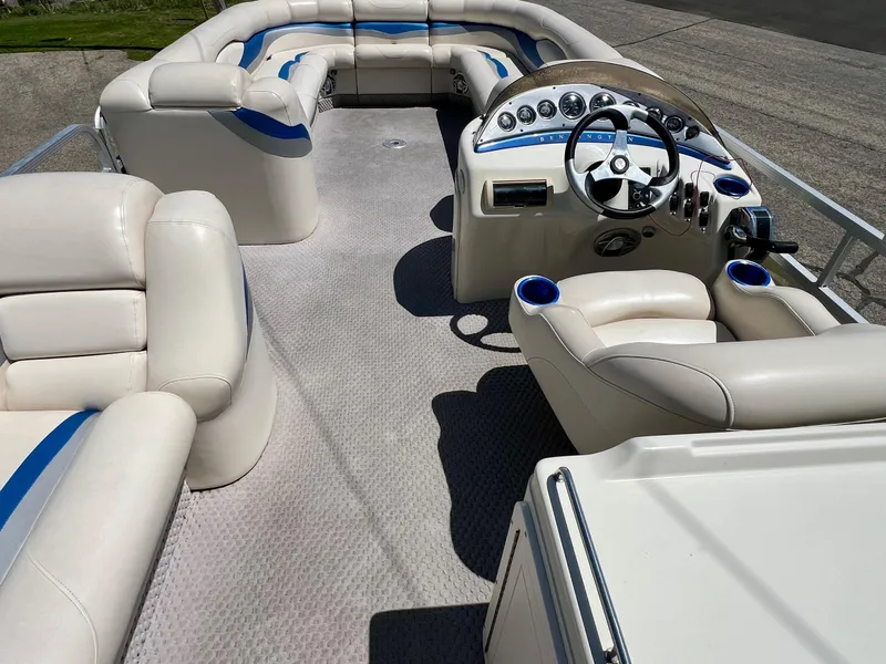 Slide: The Image of 2004 Bennington 2875RLX pontoon boat interior with plush seating and modern dashboard. - 7