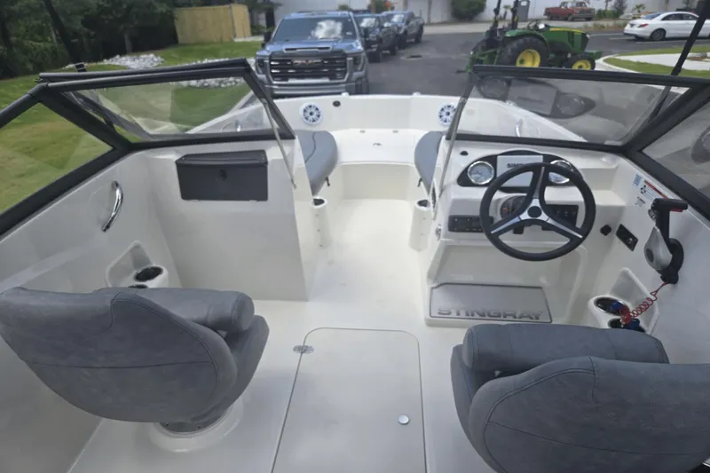 Slide: The Image of Stingray 191 DC 2020 - 11