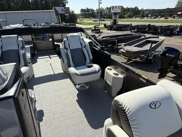 Slide: The Image of Veranda VR25RC XL 2026 - 10