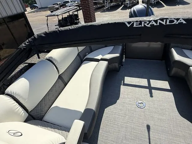 Slide: The Image of Veranda VR25RC XL 2026 - 12