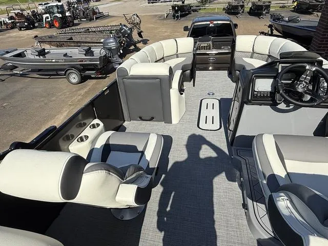 Slide: The Image of Veranda VR25RC XL 2026 - 16