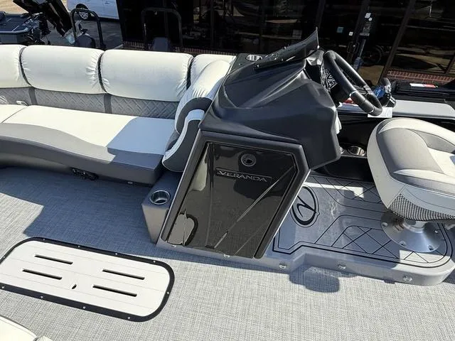 Slide: The Image of Veranda VR25RC XL 2026 - 19