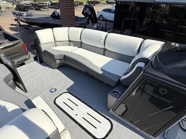 Slide: The Image of Veranda VR25RC XL 2026 - 20