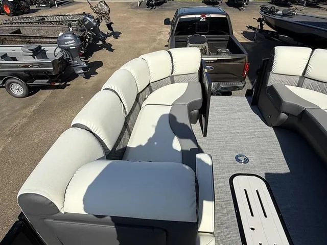 Slide: The Image of Veranda VR25RC XL 2026 - 21