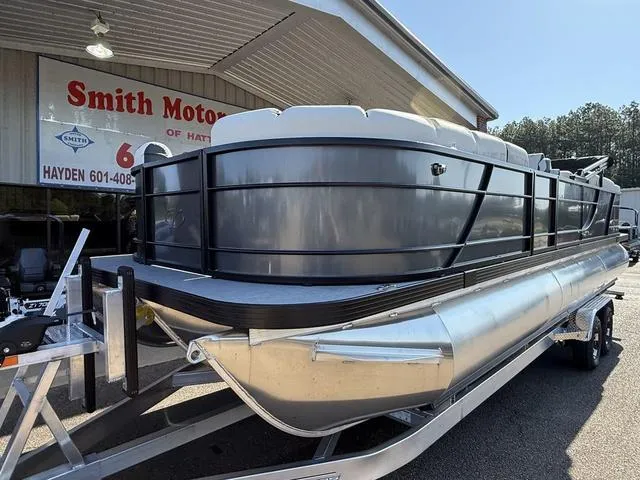 Slide: The Image of Veranda VR25RC XL 2026 - 7