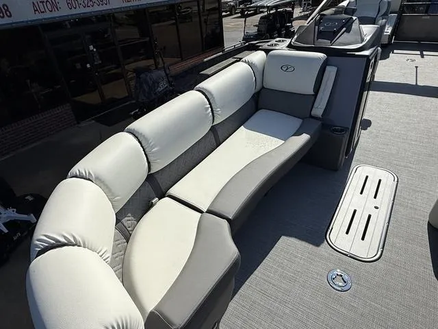 Slide: The Image of Veranda VR25RC XL 2026 - 9