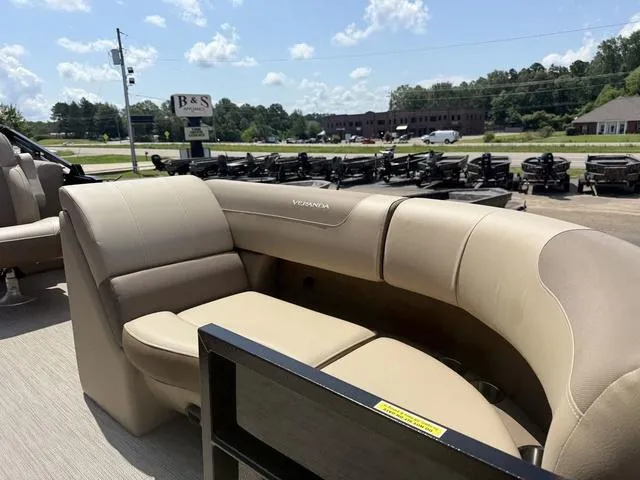 Slide: The Image of Veranda VR22RC 2026 - 10