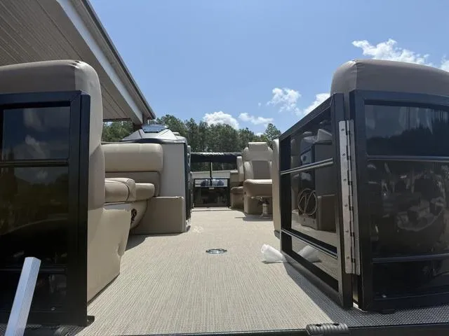 Slide: The Image of Veranda VR22RC 2026 - 3